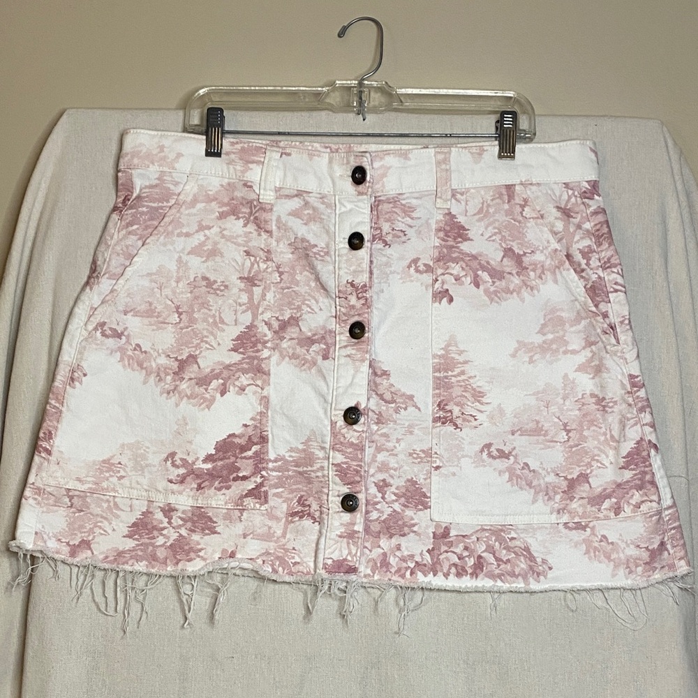 Ted Baker London Lunat Miniskirt in the color "Mid Pink", Size 14/16